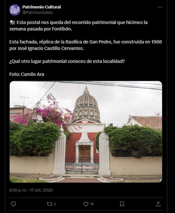 Esta fachada, réplica de la