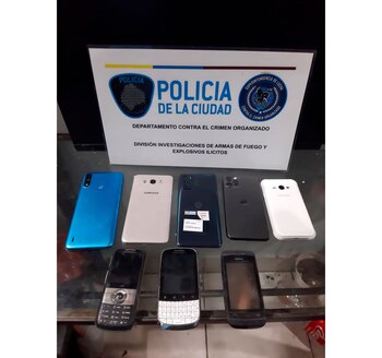 Los teléfonos que le incautaron