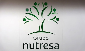 Foto de archivo. El logo del productor colombiano de alimentos procesados Nutresa se ve en su sede de la ciudad de Medellín, Colombia, 26 de junio, 2019. REUTERS/Luis Jaime Acosta