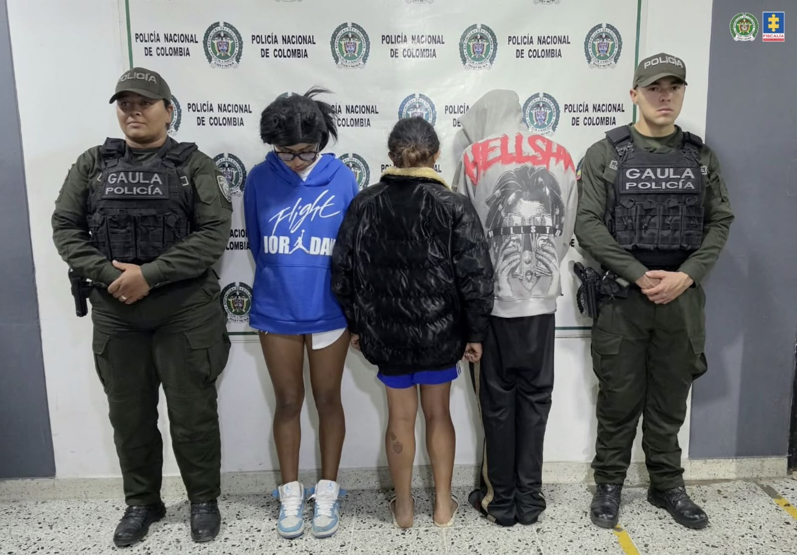 La Policía Nacional capturó en flagrancia a una mujer y aprehendió a dos adolescentes por extorsión en Soacha - crédito Fiscalía