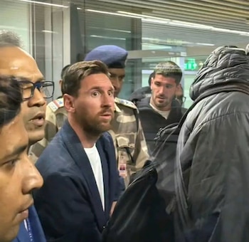 Lionel Messi en el aeropuerto