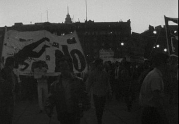 El documental El grito reúne imágenes captadas por alumnos del Centro Universitario de Estudios Cinematográficos sobre las marchas de 1968. (IMDb)