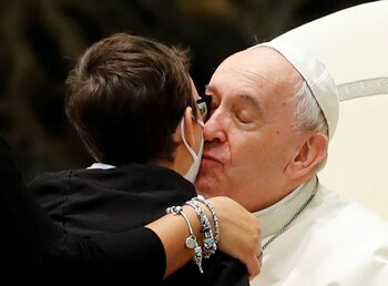 El menor saludó a Francisco