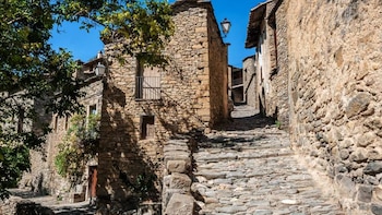 Este pueblo medieval de Huesca tiene solo 20 habitantes y su protección patrimonial comenzó hace más de cuatro décadas