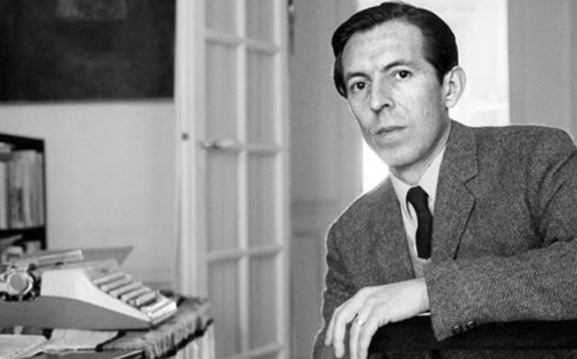 El fallecimiento de Julio Ramón Ribeyro evoca al narrador que convirtió la marginalidad urbana en literatura profunda, consolidando una obra que hoy es referente ineludible en América Latina. (Andina)