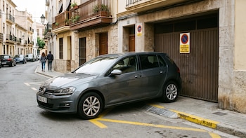 Pagar un vado en tu garaje no te permite aparcar delante: “La norma no hace excepción porque seas tú, tus amigos o tus colegas”