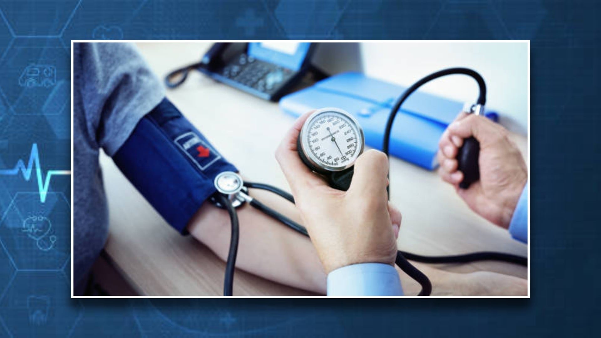 Diversos elementos, como el estrés, el consumo de café o una postura inadecuada, pueden afectar la precisión al medir la presión, aumentando el riesgo de errores en los diagnósticos médicos. Foto: (Jesús Tovar Sosa/Infobae)