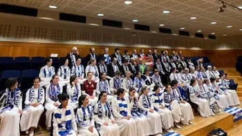 El Orfeón Donostiarra interpreta el himno de la Real Sociedad para encarar la final