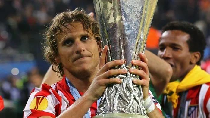 Forlán afirmó que la noche de Hamburgo fue una de las mejores de su carrera (UEFA)