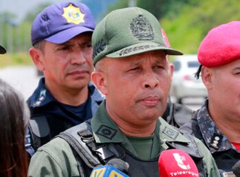 El GD José Rigoberto Betancourt Moya inició las irregularidades al pretender votar en nombre de los estudiantes qjue se negaban a sufragar por Maduro