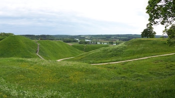 Kernavė conserva en Lituania un sitio arqueológico con huellas de ocupación humana de unos 10.000 años (Wikimedia Commons)