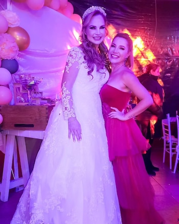 La presentadora Dany Carvallo posó