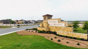 Entrada a la subdivisión Preserve at Medina en San Antonio, Texas
