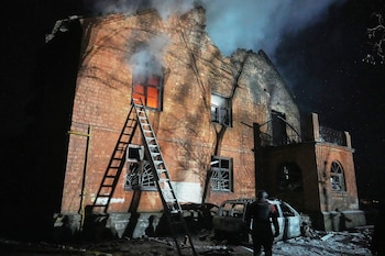 Un edificio residencial arde tras