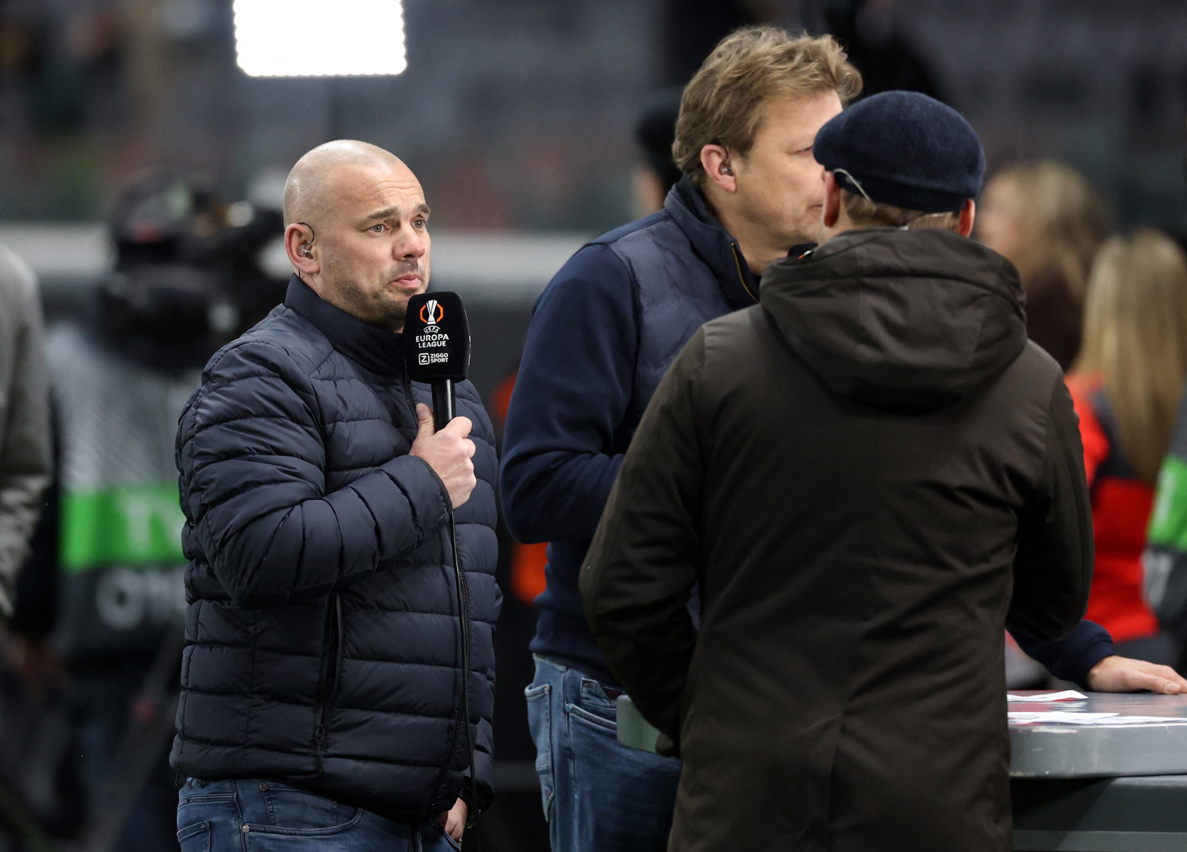 Wesley Sneijder, ex futbolista de la selección neerlandesa, oficia como comentarista deportivo (REUTERS/Kai Pfaffenbach)