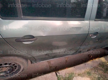 Su exmujer le abolló el auto a patadas y ahora deberá pagar los daños