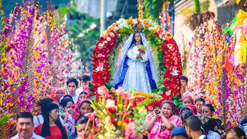 Colores, fe y tradiciones se entrelazan en un evento que reúne historia viva y futuro. Las nuevas generaciones toman el relevo mientras instituciones internacionales reconocen su importancia cultural (Foto cortesía UNESCO)