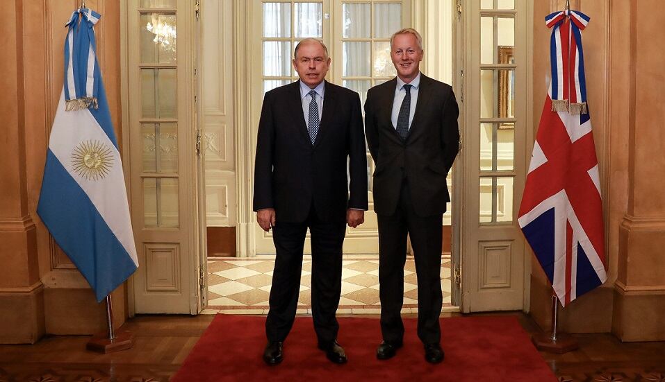 El nuevo Embajador del Reino Unido en la Argentina, David Cairns, junto al canciller Gerardo Werthein
