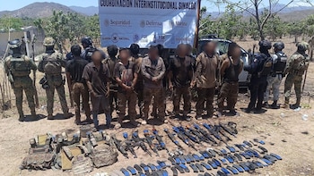 Marina y fuerzas federales capturan a 13 presuntos miembros del Los Chapitos en el sur de Sinaloa tras ataque armado