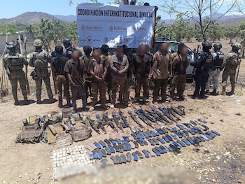 Los detenidos fueron puestos a disposición de autoridades federales para integrar las carpetas de investigación. (Cortesía)