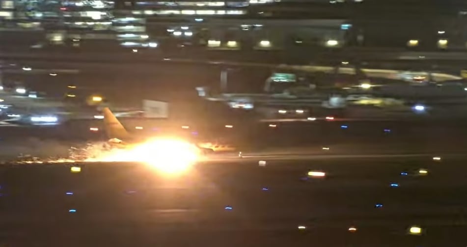 Avión de carga de DHL sufre falla de frenos y provoca emergencia en LAX