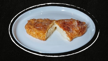 Cómo hacer la torrija ganadora de Villaroy’s, el obrador que vende 4.000 cada Semana Santa: “Utilizamos canela en polvo para medir la cantidad perfecta”