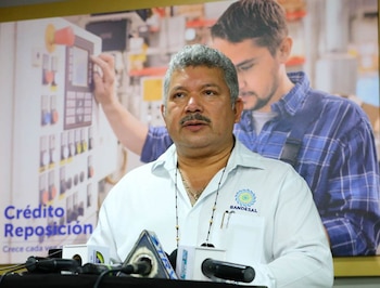 La captura del expresidente de Bandesal ocurrió el 30 de septiembre de 2023 en el Aeropuerto Internacional de Comalapa, según la FGR. (Foto: Secretaría de Prensa de la Presidencia)