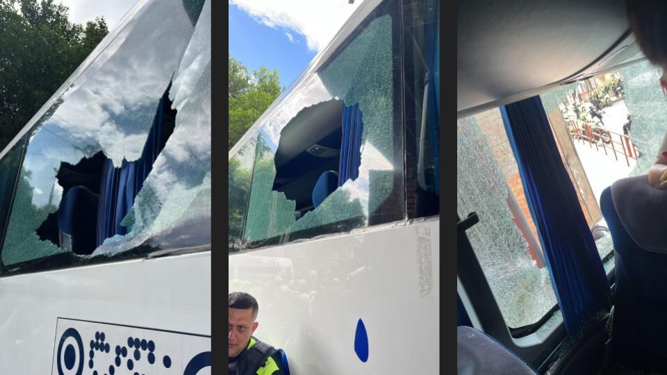 Según dio a conocer el club, al arribo del bus al General Santander fueron atacados con piedras y ladrillos - crédito cortesía jefatura de prensa Atlético Nacional