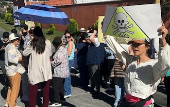 El diputado Felipe León Barrera afirmó que la empresa continúa laborando incluso cuando está clausurada, sobre todo en horas de la noche.