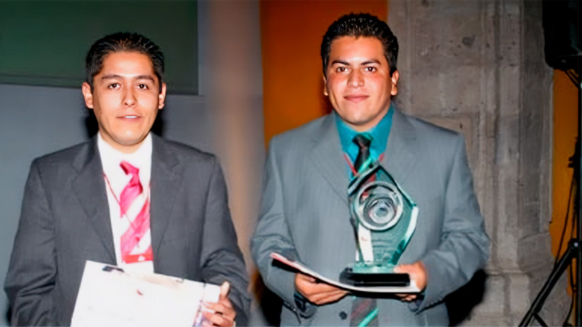 Joel Sosa Gutiérrez y Sergio Omar Galván Cáceres desarrollaron en 2005 el primer concreto translúcido mexicano. (UAM/Octavio López Valderrama)