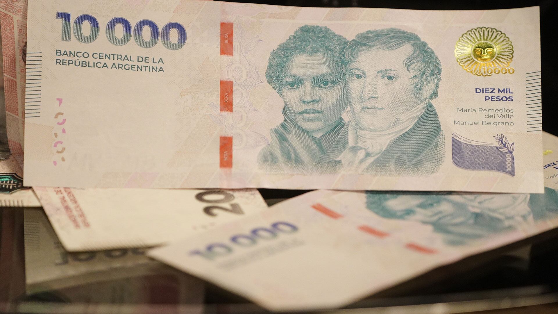 Las tasas ofrecidas por bancos y financieras argentinas mostraron fuertes recortes respecto de la semana anterior (Franco Fafasuli)