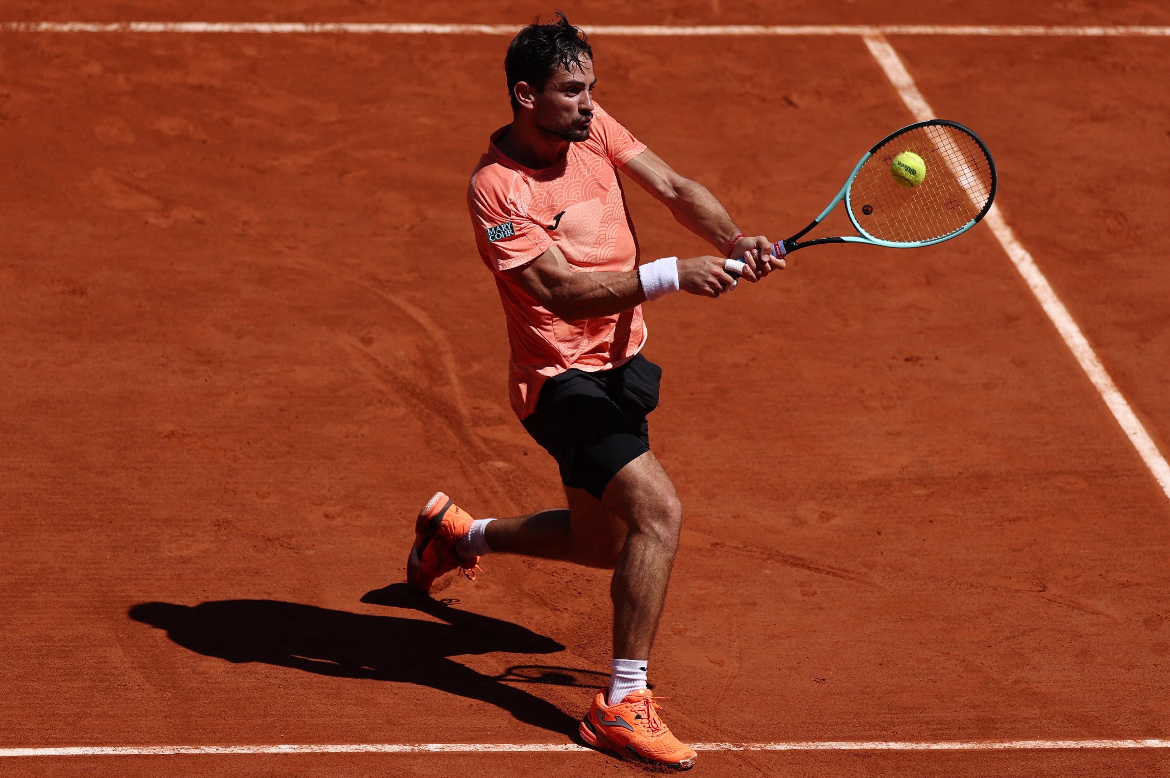 Mariano Navone se clasificó para los octavos de final del Challenger de Lima al derrotar a su compatriota Genaro Olivieri (Crédito: REUTERS/Gonzalo Fuentes)