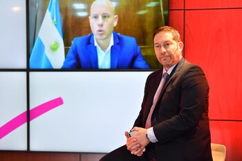 Iván Szczech y de fondo,