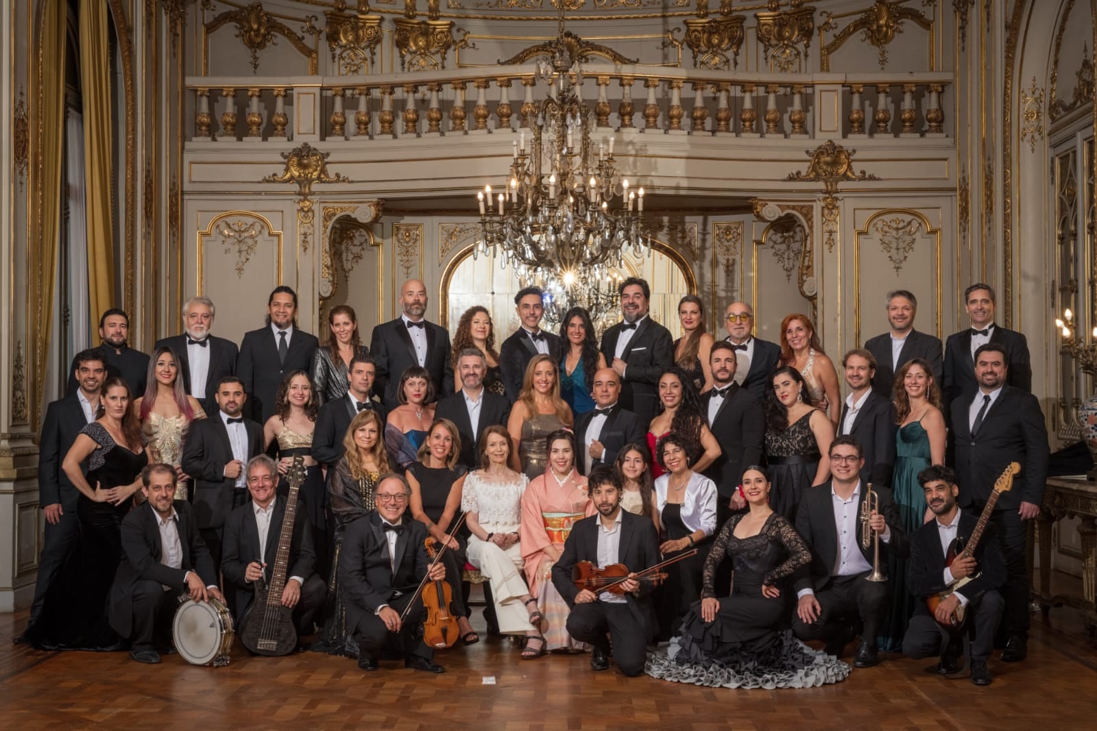 La compañía GalaLírica Show produce espectáculos de ópera y música clásica con vestuario de época y escenografía propia