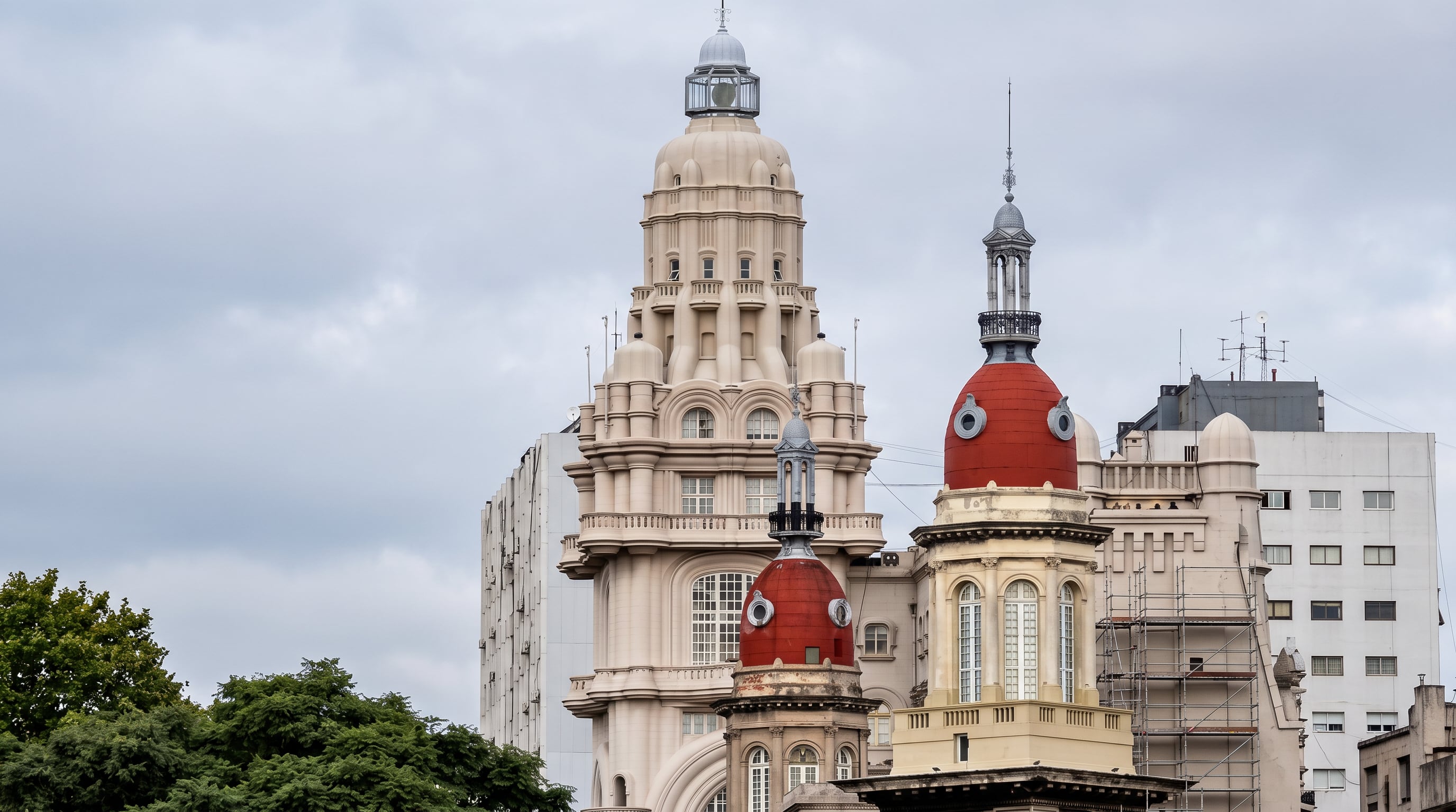 Cada cúpula del centro de Buenos Aires revela información sobre quién financió el edificio