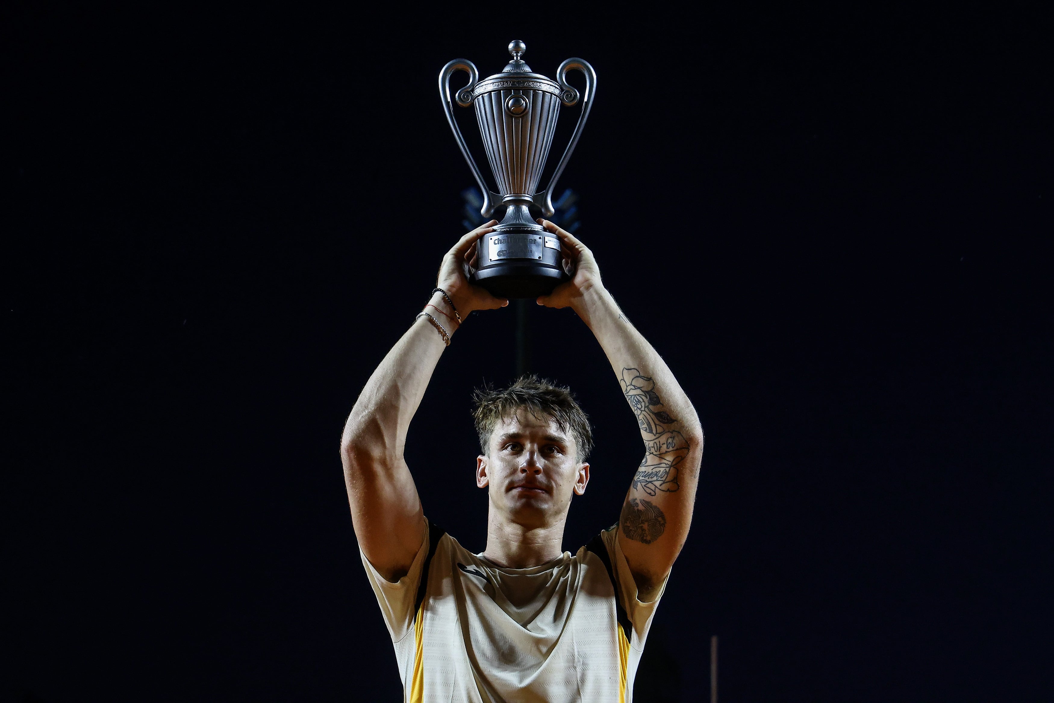 Camilo Ugo Carabelli levantó el trofeo por segunda vez consecutiva (Fuente: Rosario Challenger)