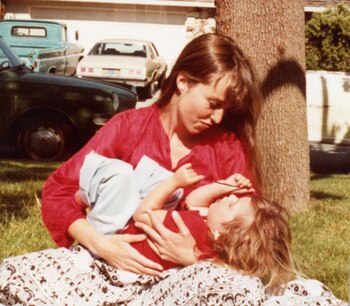 Lisa Brennan Jobs junto a