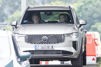El rey Juan Carlos I en su llegada a Vigo este miércoles 13 de mayo (EFE)