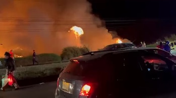 La conflagración se registra en un predio privado del casco urbano de Popayán, cerca de viviendas y de la vía Panamericana. - crédito Periodista @oscar10solarte/X
