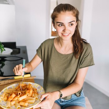 Cenar tarde puede dificultar el