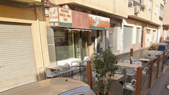 Un muerto por una explosión en una cafetería próxima al centro de salud Plaza de Toros de Almería: al menos hay dos heridos