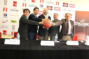 Víctor Lainez fue presidente de laFederación Deportiva Peruana de Basketball (FDPB) en el año 2009 y tuvo dos periodos: el primero hasta el año 2012 y el segundo, luego de ser reelegido, de 2013 a 2016.