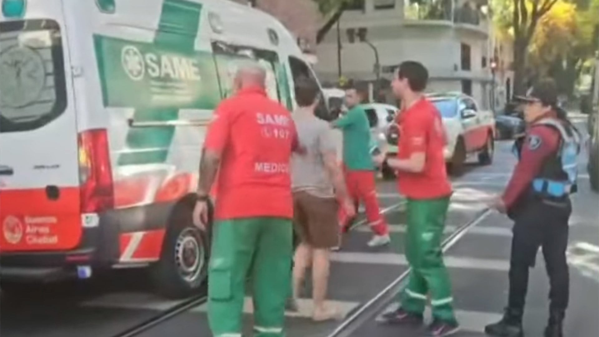 Alberto Crescenti durante el operativo en el incendio en Caballito