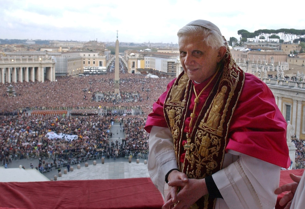 El papa Benedicto XVI, cardenal Joseph Ratzinger de Alemania (REUTERS)