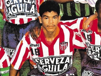 Oswaldo "El Nene" Mackenzie tuvo dos etapas destacadas en el Junior de Barranquilla: la primera entre 1990 y 1991, y la segunda y más recordada entre 1993 y 1995 - crédito Dimayor
