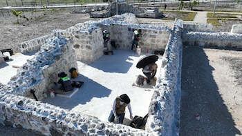 Arqueólogos del INAH realizan labores