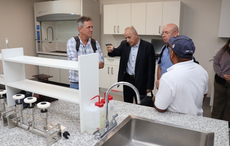 El grupo de Israel analiza las fuentes de abastecimiento, las plantas potabilizadoras y las redes de distribución de agua de la península de Azuero. (MiAmbiente)