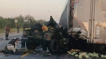 Choque entre tráiler y militares