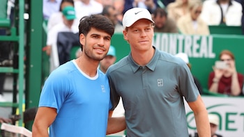 Carlos Alcaraz cede a Jannik Sinner el título de Montecarlo y el número uno
