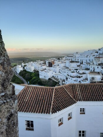 ARCHIVO - Vejer de la Frontera es considerado uno de los pueblos blancos más bonitos de Andalucía. Foto: Anika Reker/dpa